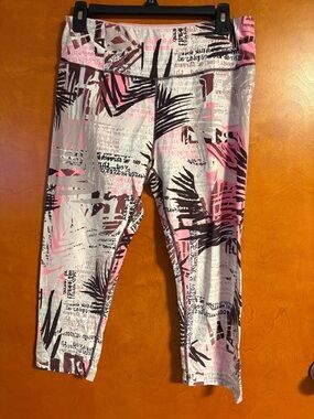 Calvin Klein Women’s Active Capris - Pink & White Graphic Print